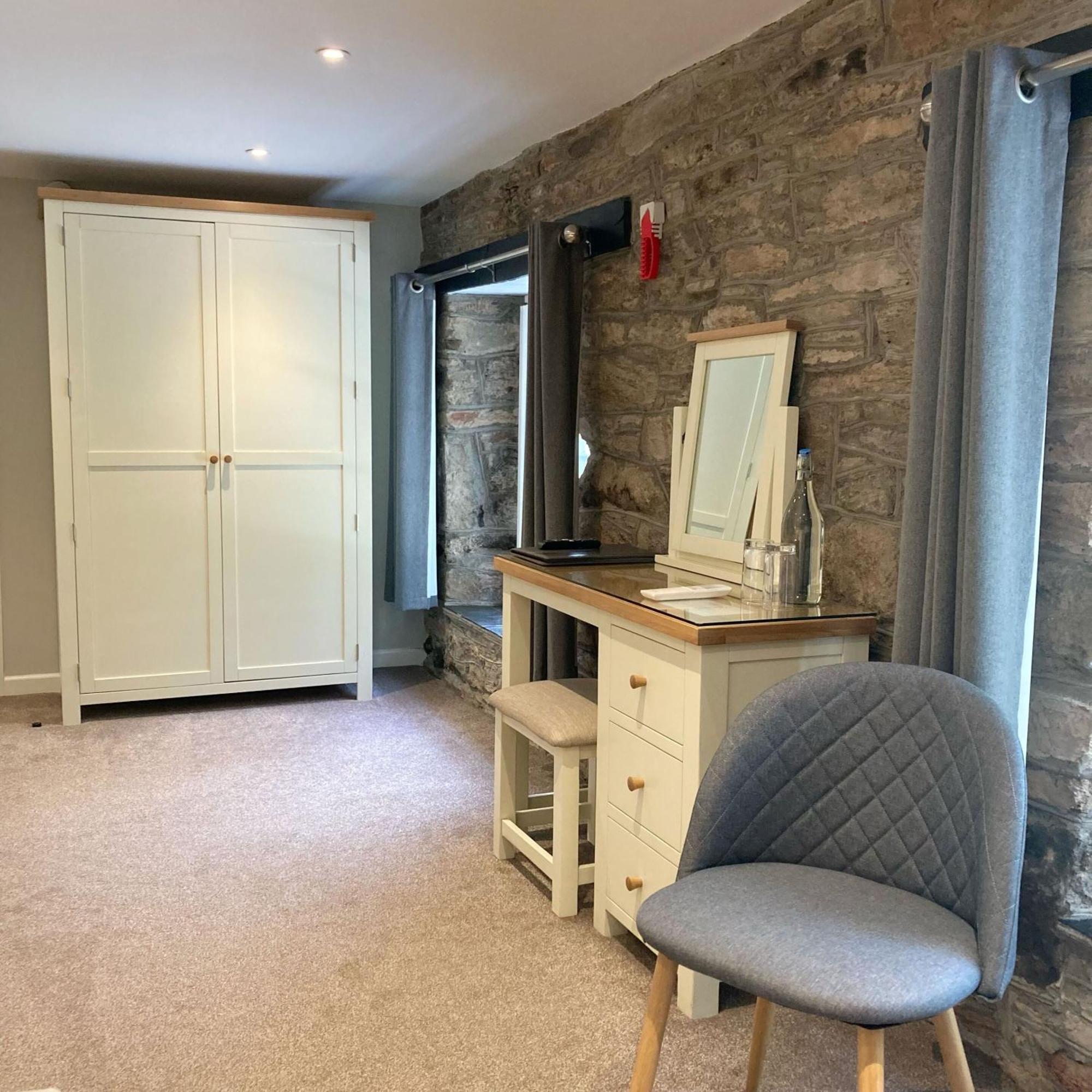 The Britannia Inn & Waves Restaurant St Austell Room photo