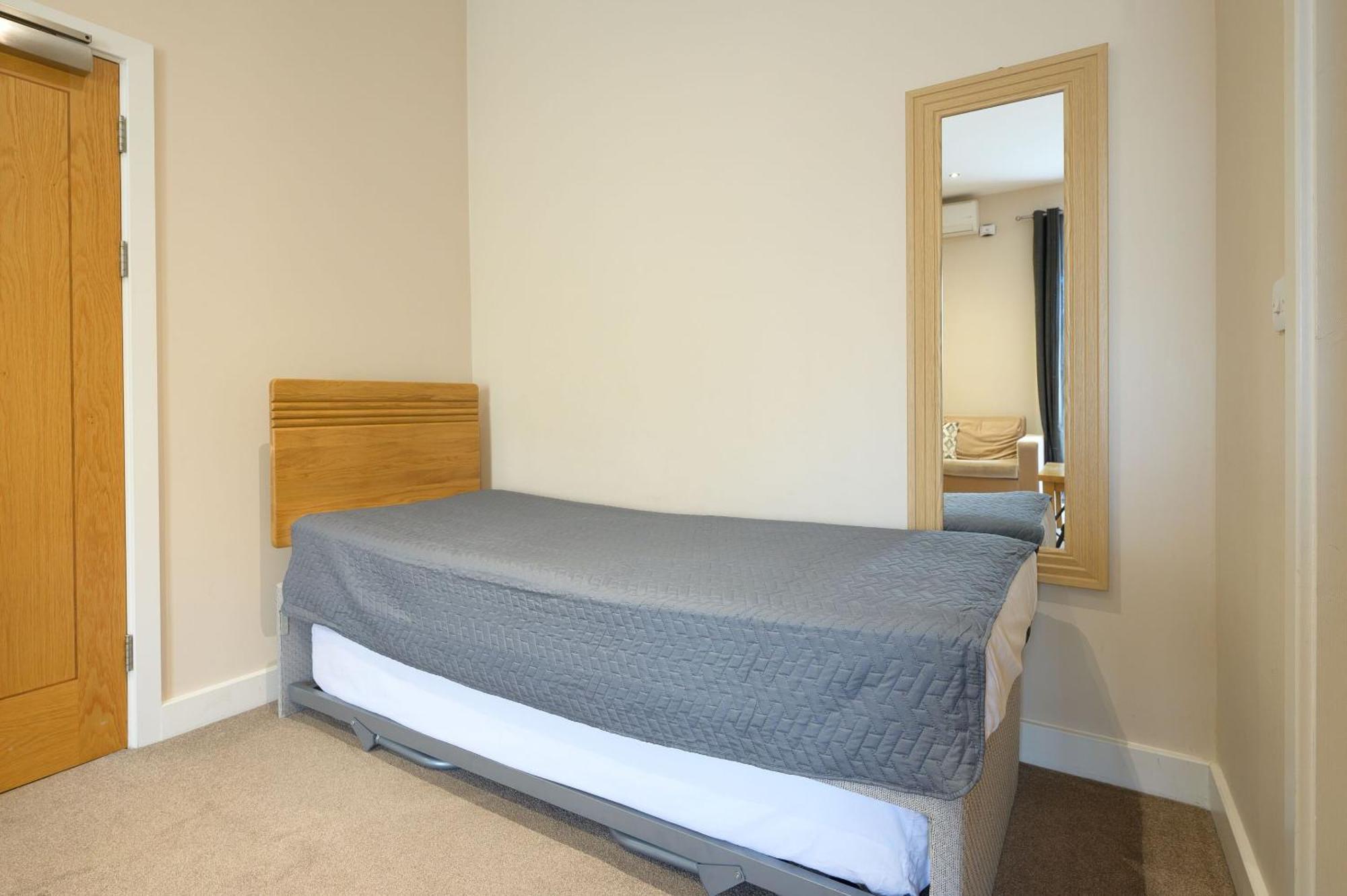 The Britannia Inn & Waves Restaurant St Austell Room photo
