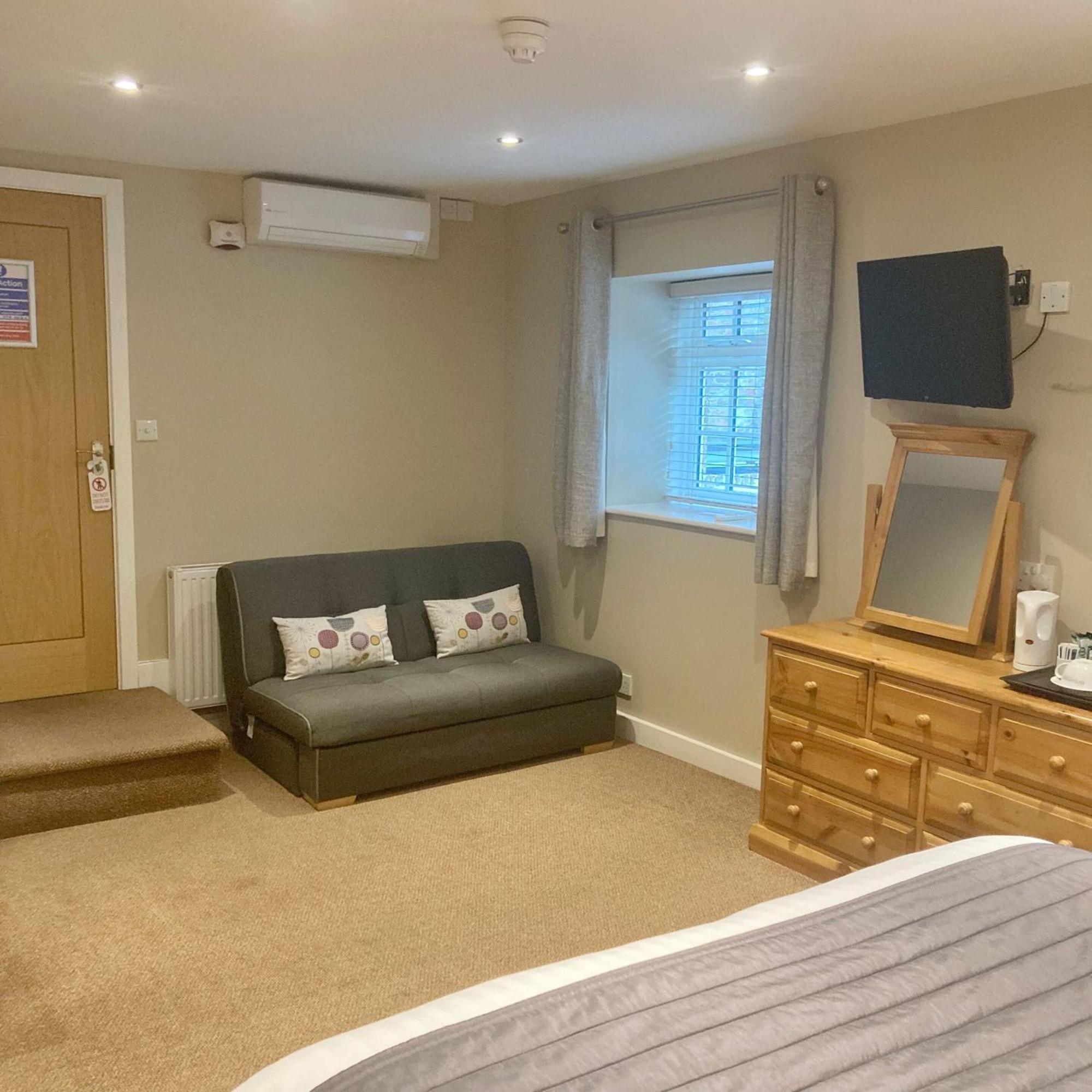 The Britannia Inn & Waves Restaurant St Austell Room photo
