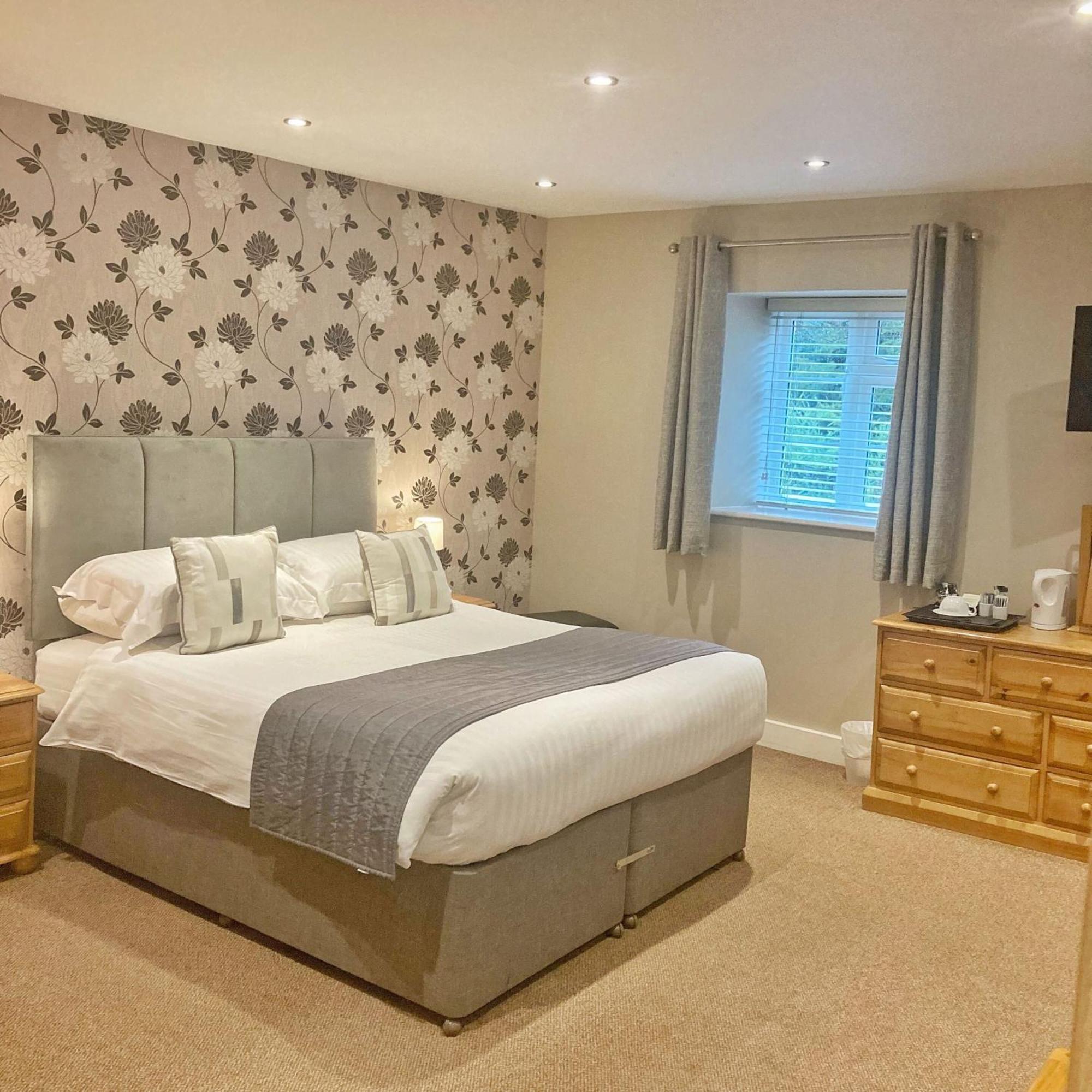 The Britannia Inn & Waves Restaurant St Austell Room photo